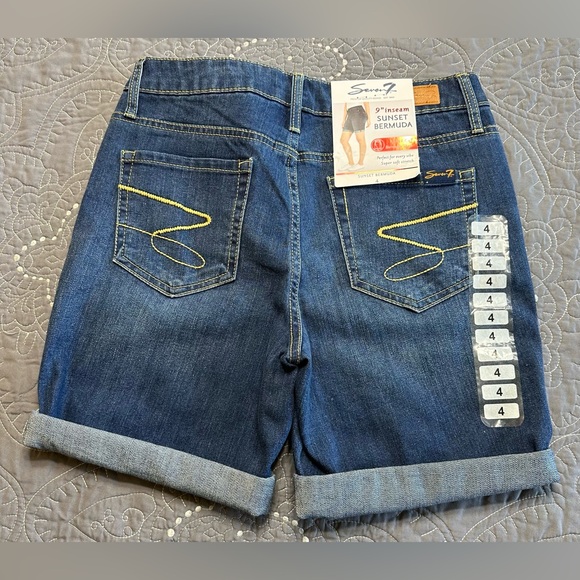 Seven7 Pants - Seven7 Women’s Blue Denim Rolled Cuff Sunset Bermuda Shorts NWT Size 4